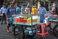 Уличный торговец фруктами